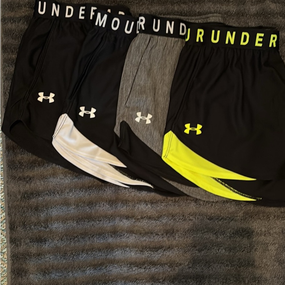 Under Armor play up women’s shorts, bundle of 4, size large